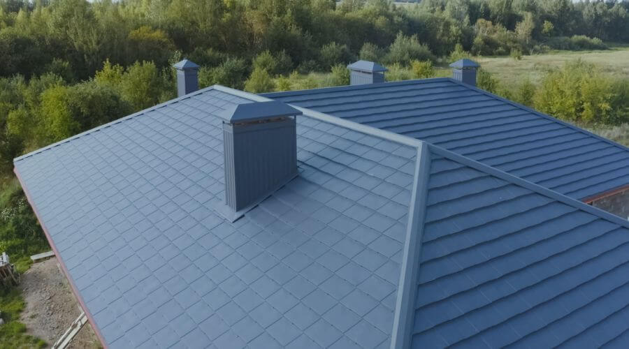 Professional gutter cleaning in Leslie, MO